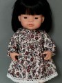 sukienka-z-dlugim-rekawem-i-koronka-dla-lalki-miniland-38-cm-kremowa-w-bordowe-kwiatki-15.jpeg
