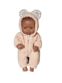 kombinezon-dla-lalki-miniland-32-mis-bezowy-z-uszkami-3-removebg-preview.png