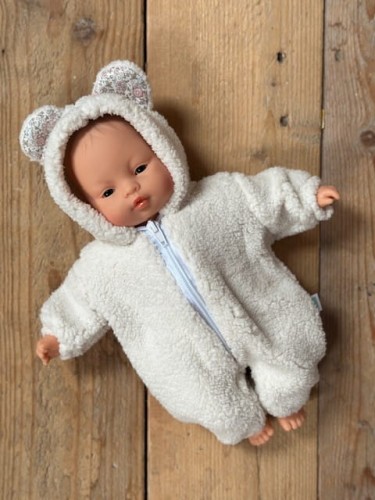 kombinezon-dla-lalki-miniland-32-cm-z-miekkim-brzuchem-mis-kremowy-z-uszkami-w-kwiatki-2.jpeg