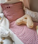 Pościel w kratę w kolorze czerwonym z haftowana aplikacją w kształcie wisienki | poszewki 150×200,50×60 cm Muzpony