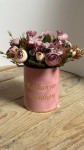Flowerbox różowy ze sztucznymi kwiatami na Dzień Babci i Dziadka 